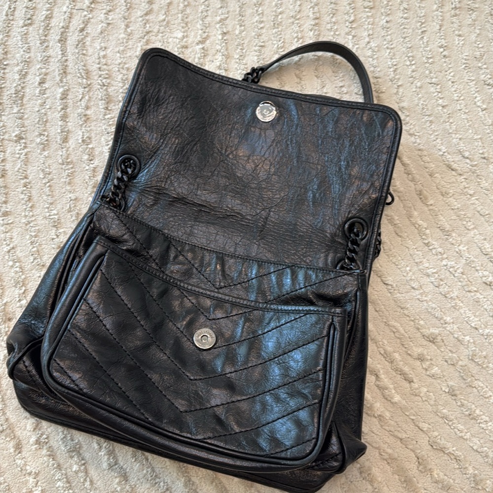 Yves Saint Laurent Niki medium Black on black lambskin Shoulder Bag - Picture 4 of 17